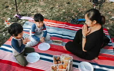☀️ Summer Family Traditions to Start While the Kids Are Young